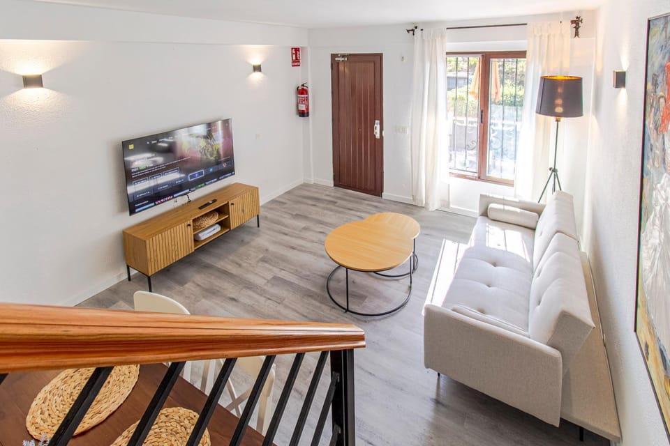 Communal lounge/ TV room, TV and multimedia, Living room, Seating area