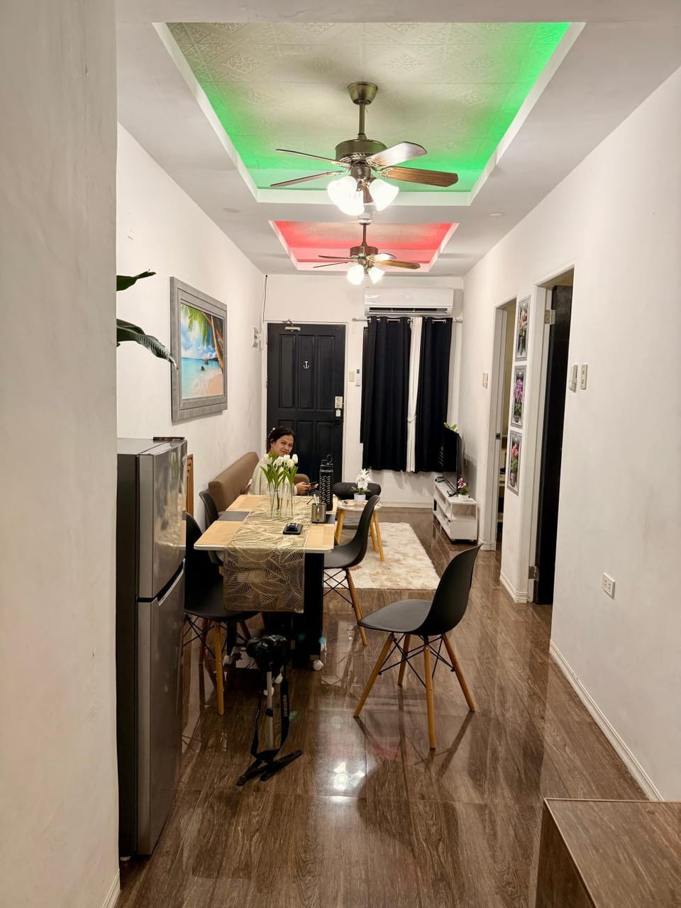Seating area, Dining area