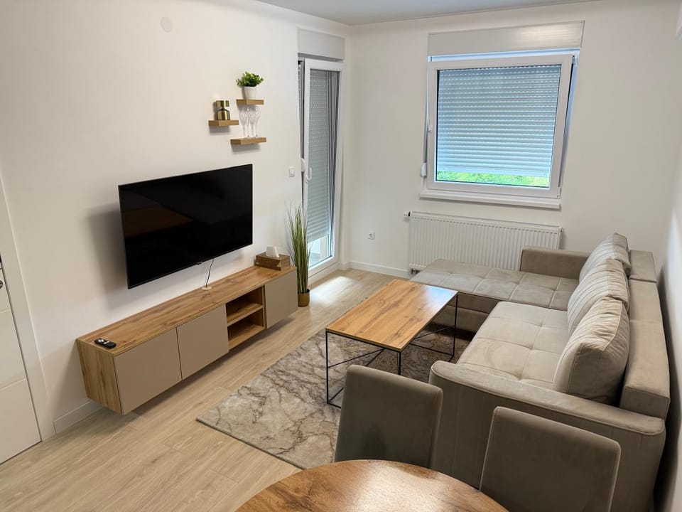 Communal lounge/ TV room, TV and multimedia, Living room, Seating area