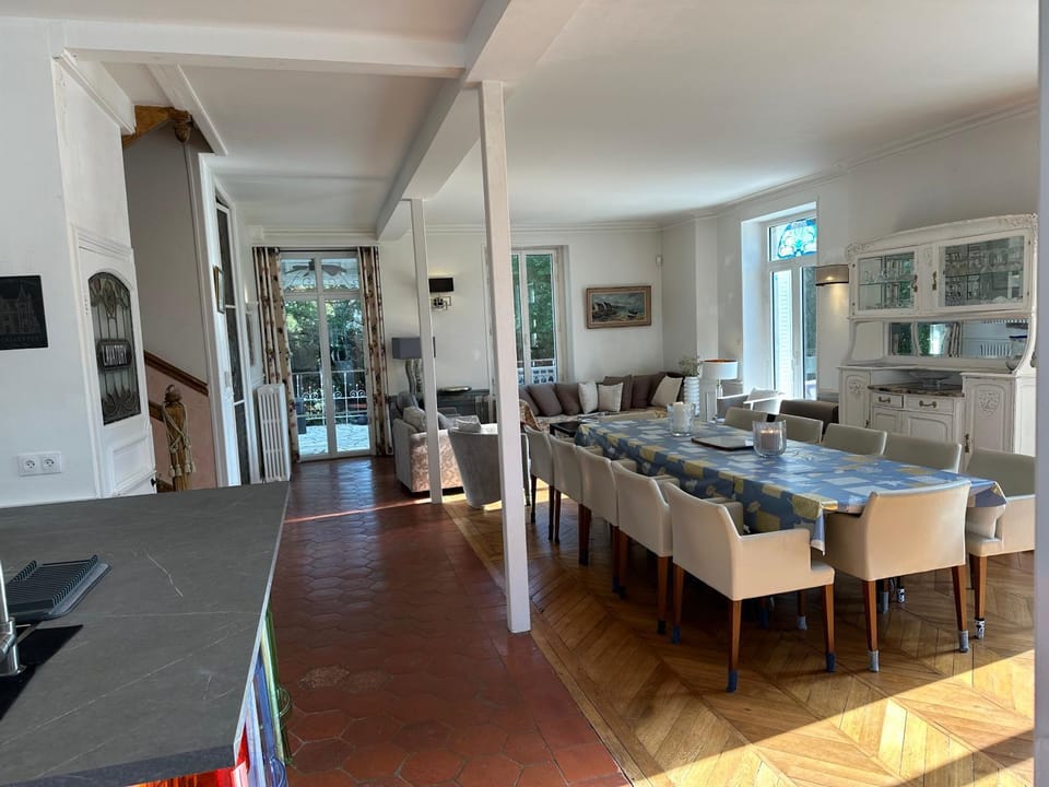 Living room, Dining area