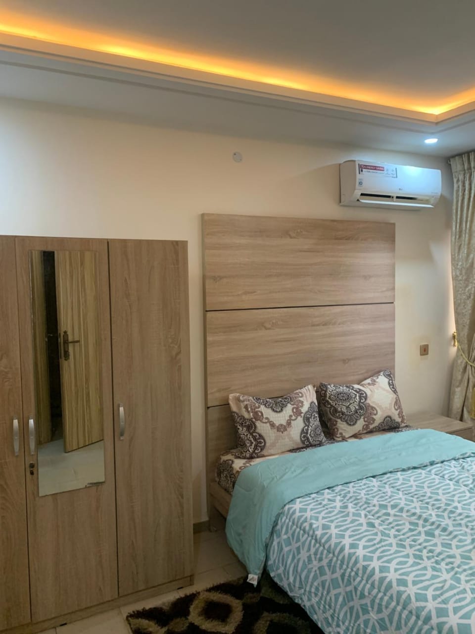 Bedroom, wardrobe, air conditioner