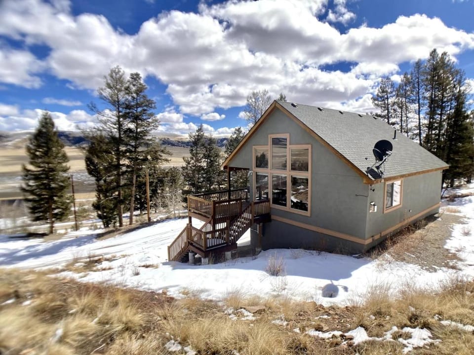 Property building, Spring, Day, Natural landscape, Winter, Mountain view