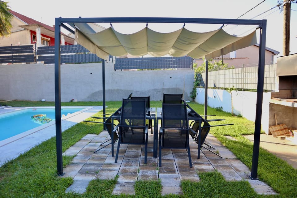 Day, Dining area, Pool view, Swimming pool, sunbed