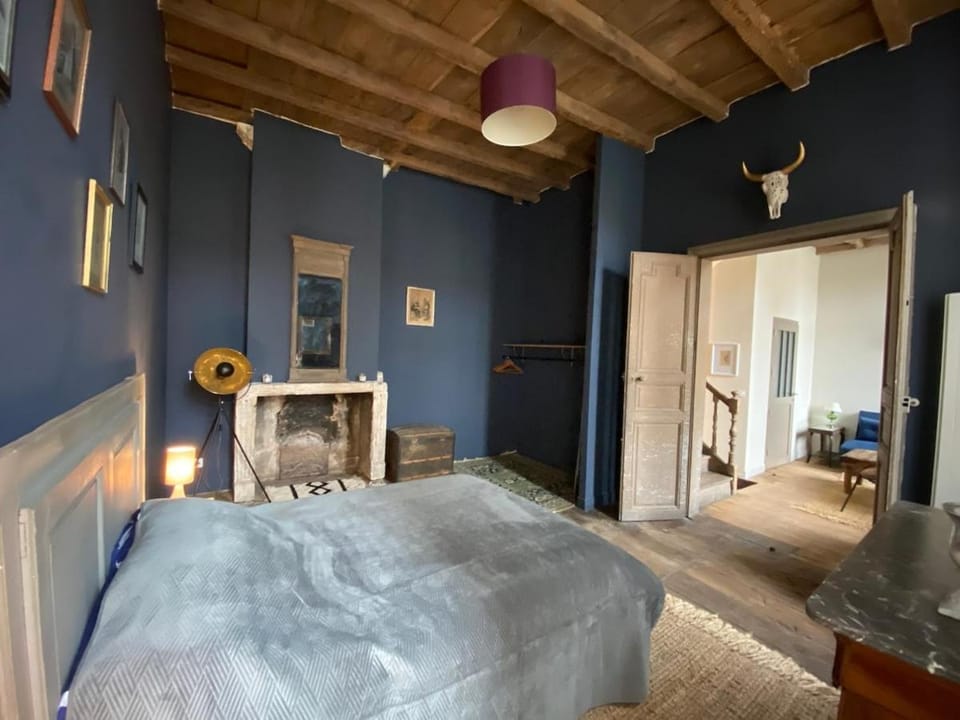 Entre fleuve et ville, charmante petite maison 18e Apartment in Angoulême