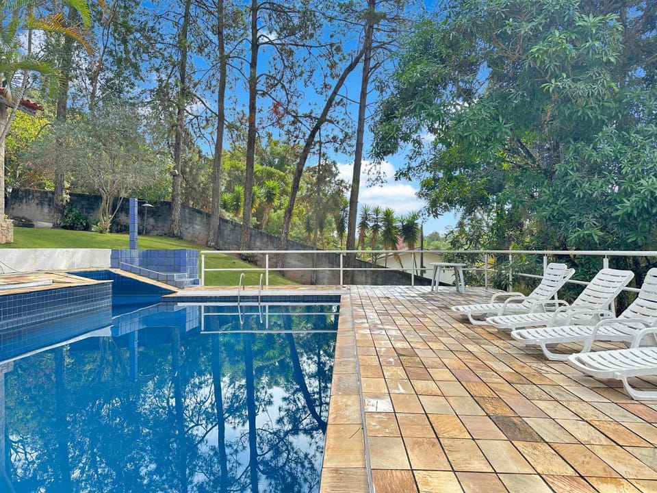 Swimming pool, sunbed