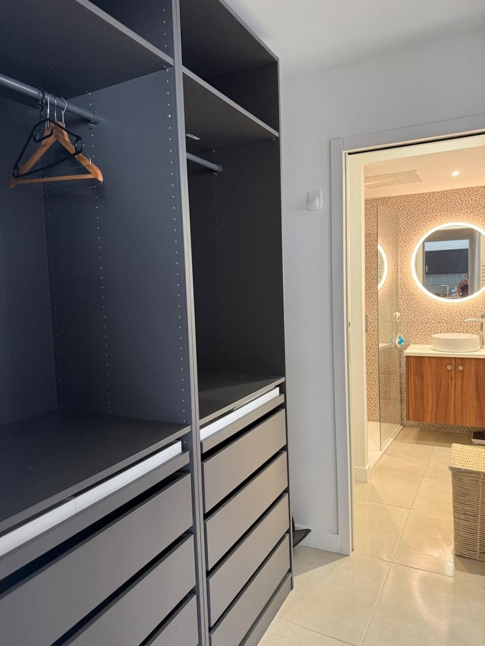 La SUITE Apartment in Séné