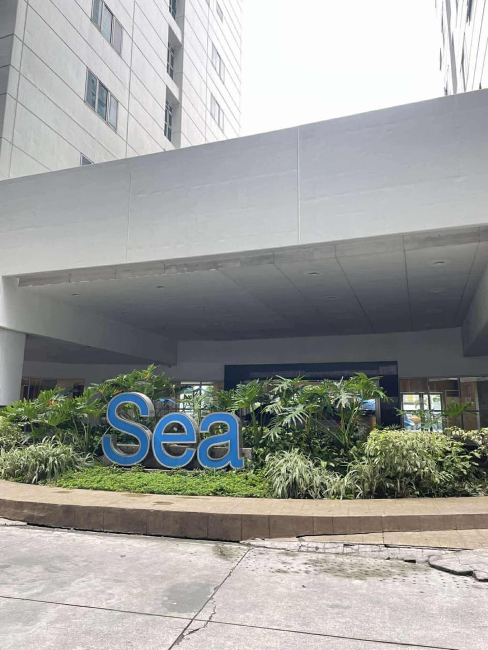Vonz Staycation Near Moa Hotel in Pasay