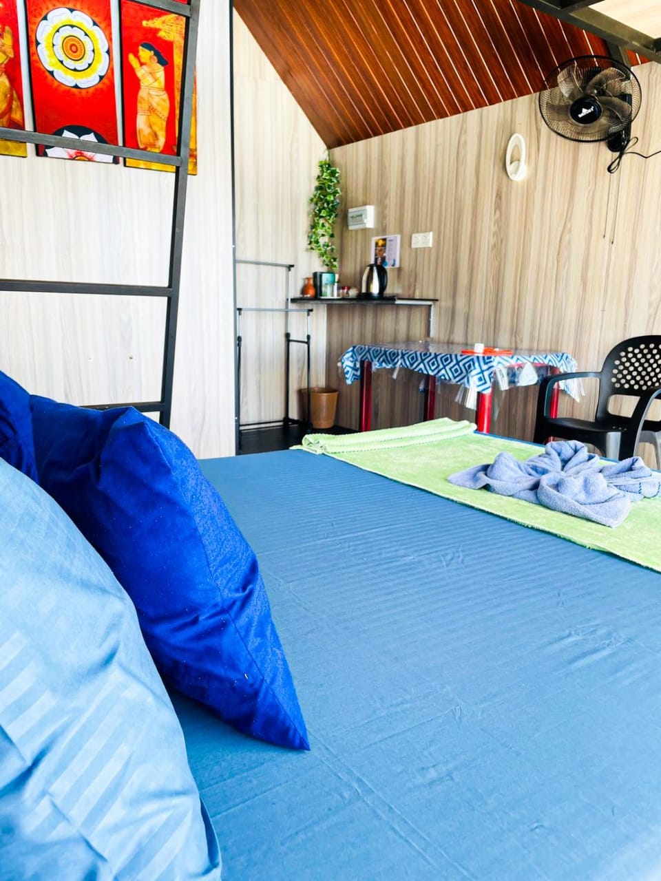 Bed, Living room, Bedroom