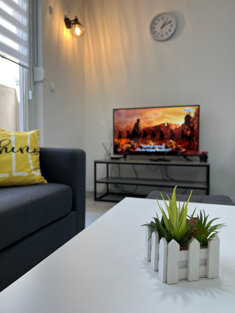Communal lounge/ TV room, TV and multimedia, Living room, Seating area, Evening entertainment