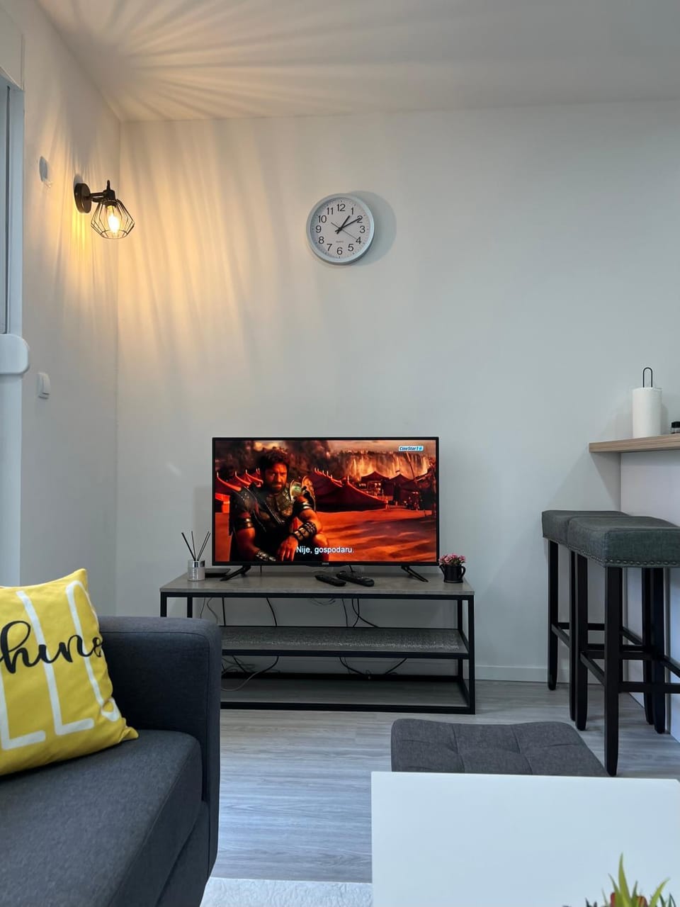 Communal lounge/ TV room, TV and multimedia, Living room, Seating area, Evening entertainment