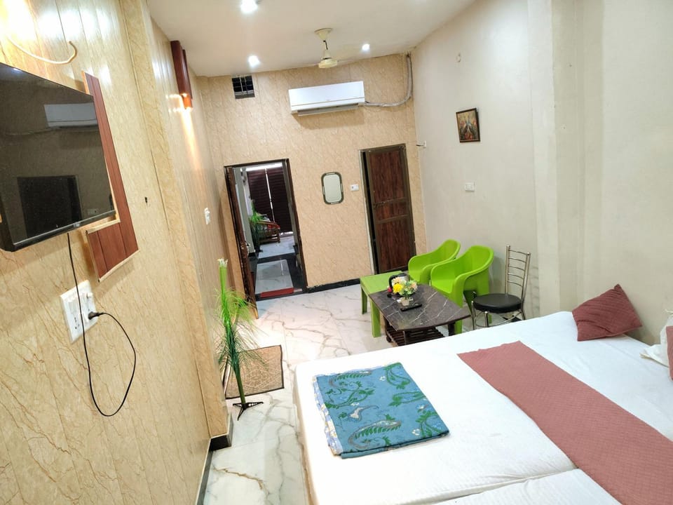 Shree laxmi homestay near kashi Vishwanath temple Bed and Breakfast in Varanasi