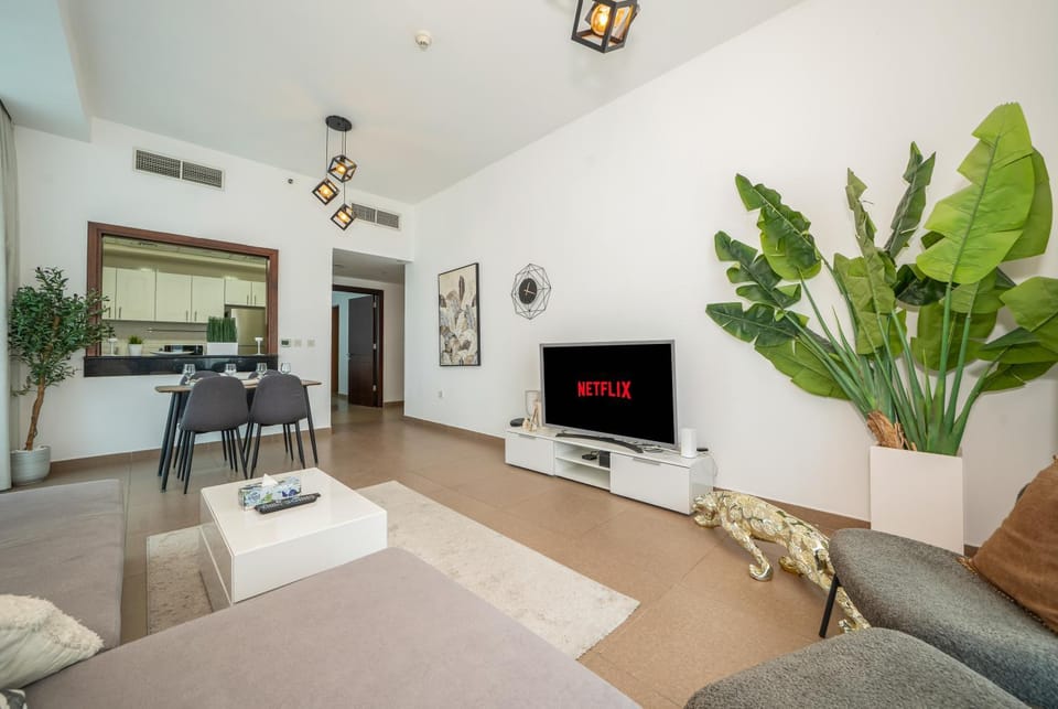Communal lounge/ TV room, TV and multimedia, Living room, Seating area, Evening entertainment, air conditioner