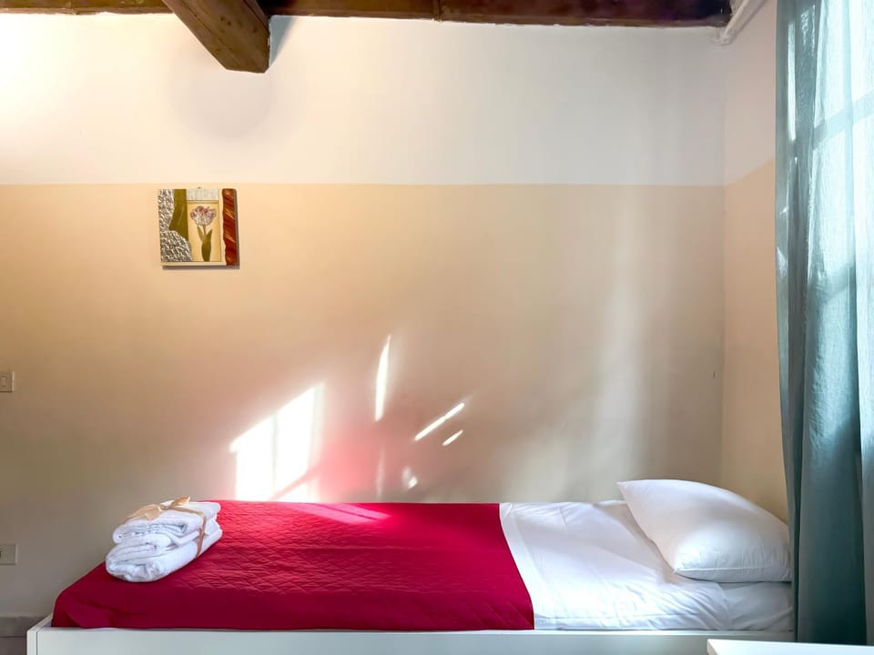 Bed, Bedroom, towels, towels