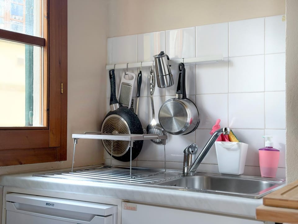 Kitchen or kitchenette, kitchen, kitchen