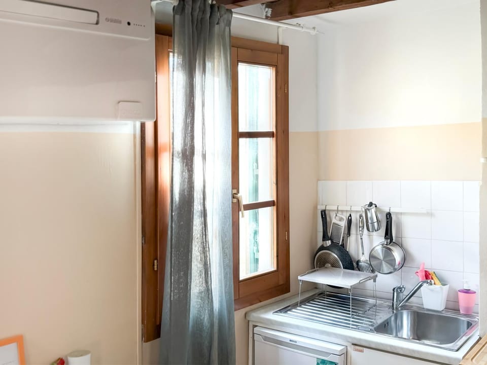 Kitchen or kitchenette, stove, stove, kitchen, kitchen