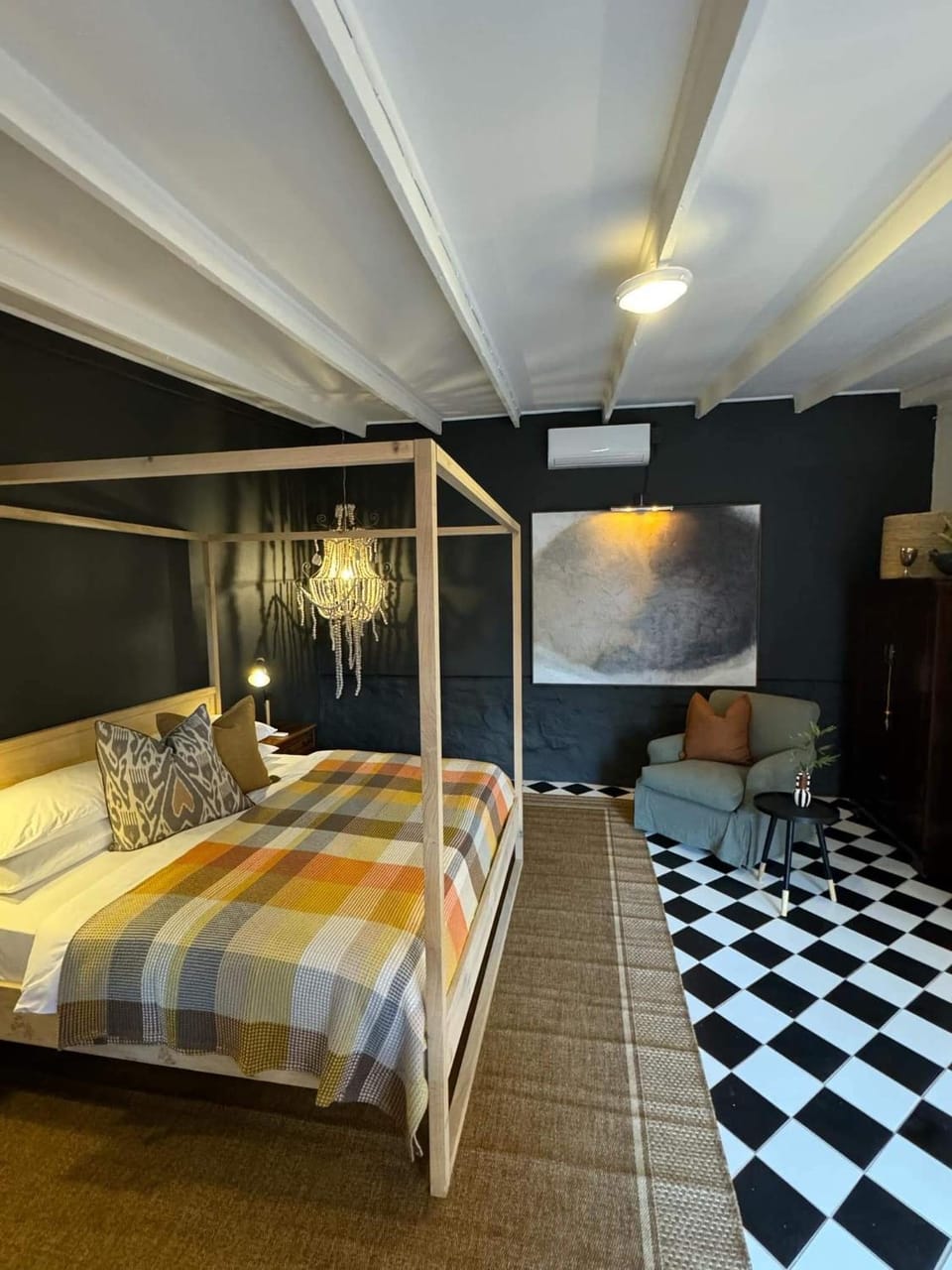 Bed, Photo of the whole room, Bedroom, air conditioner