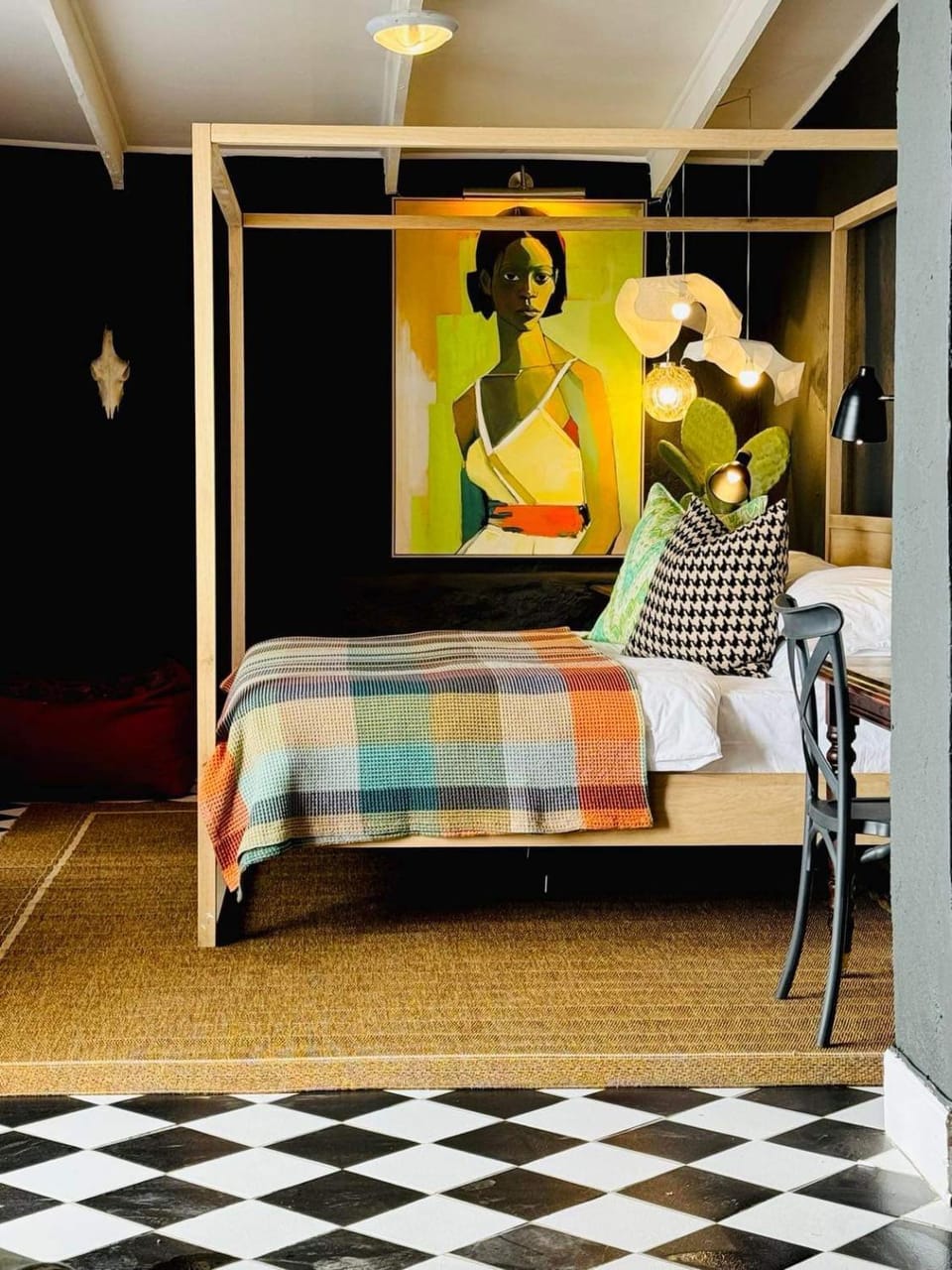 Bed, Photo of the whole room, Decorative detail, Bedroom