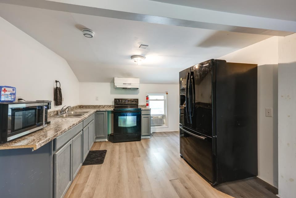 8 Mi to Keuka Lake: Remote Work-Friendly Apt! Apartment in Bath