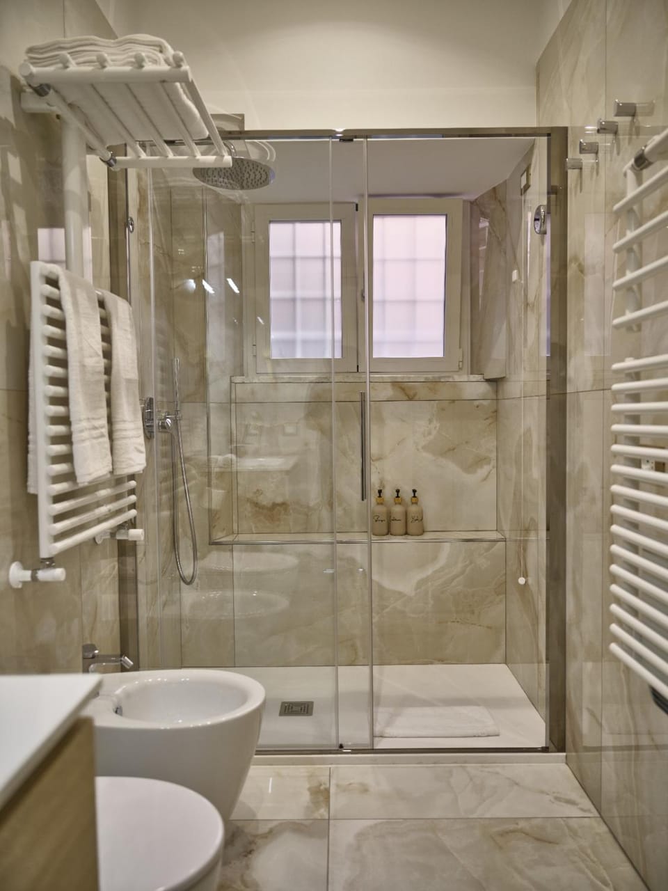 Shower, Toilet, Bathroom, towels