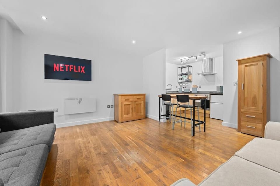 Kitchen or kitchenette, Seating area, minibar