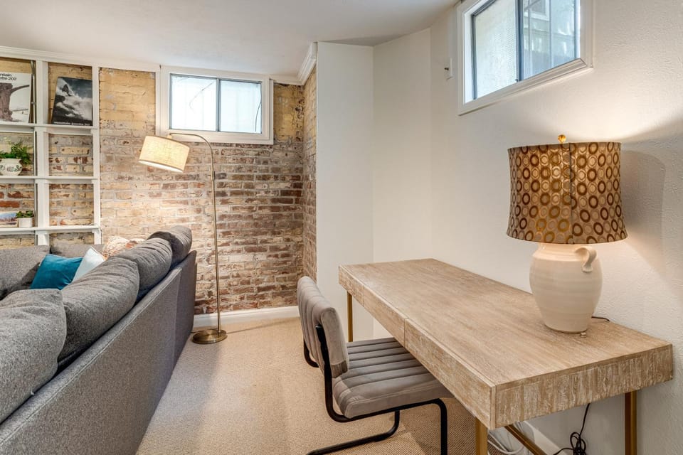 Walkable Apt w/ Off-Street Parking in Cheesman! Apartment in Denver