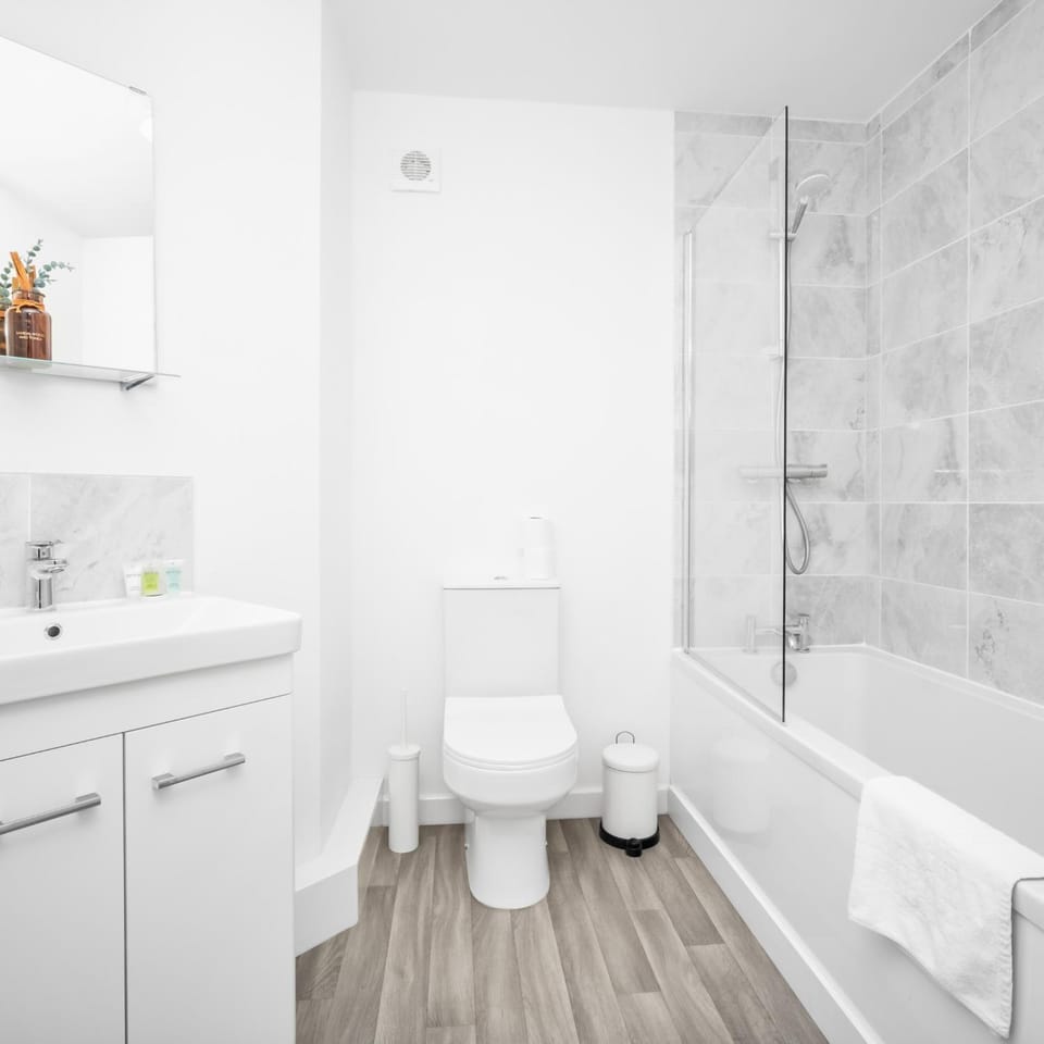 Shower, Toilet, Bathroom, towels