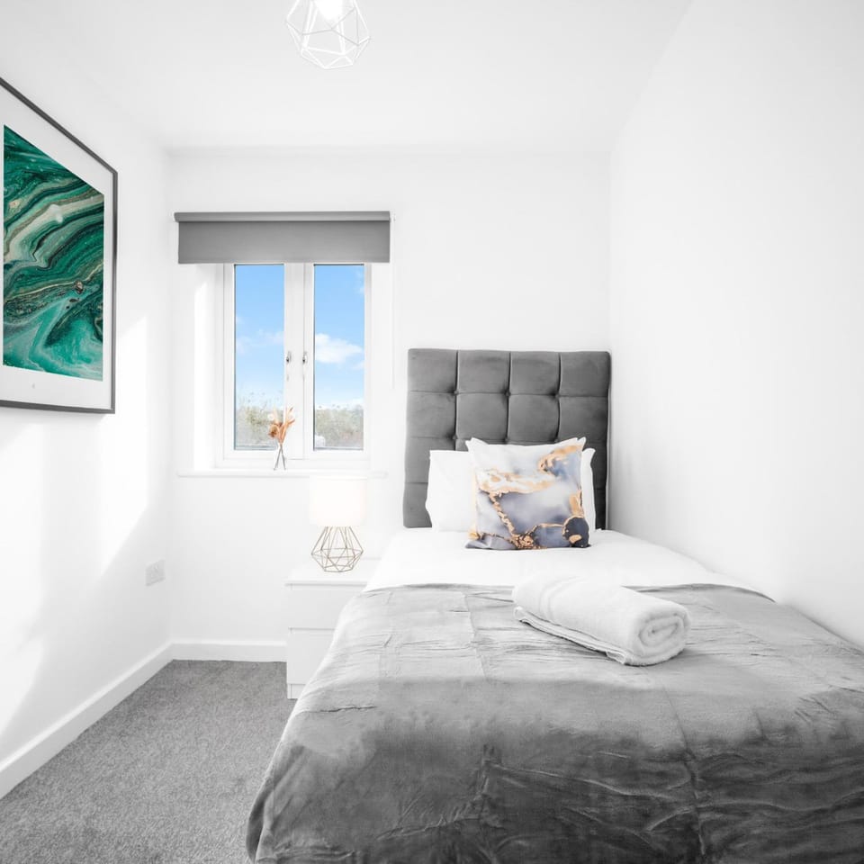 Bed, Bedroom, towels