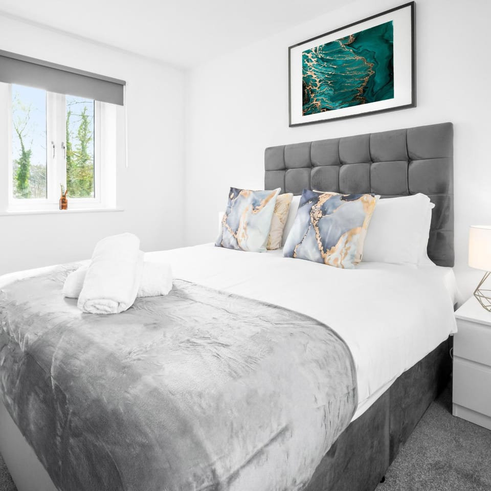 Bed, Bedroom, towels