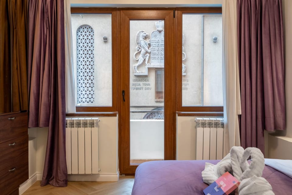 Bed, Balcony/Terrace, Bedroom, City view, towels
