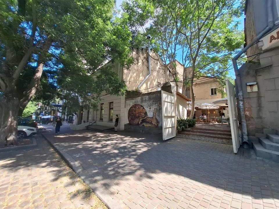 Property building, Neighbourhood, Location, Parking