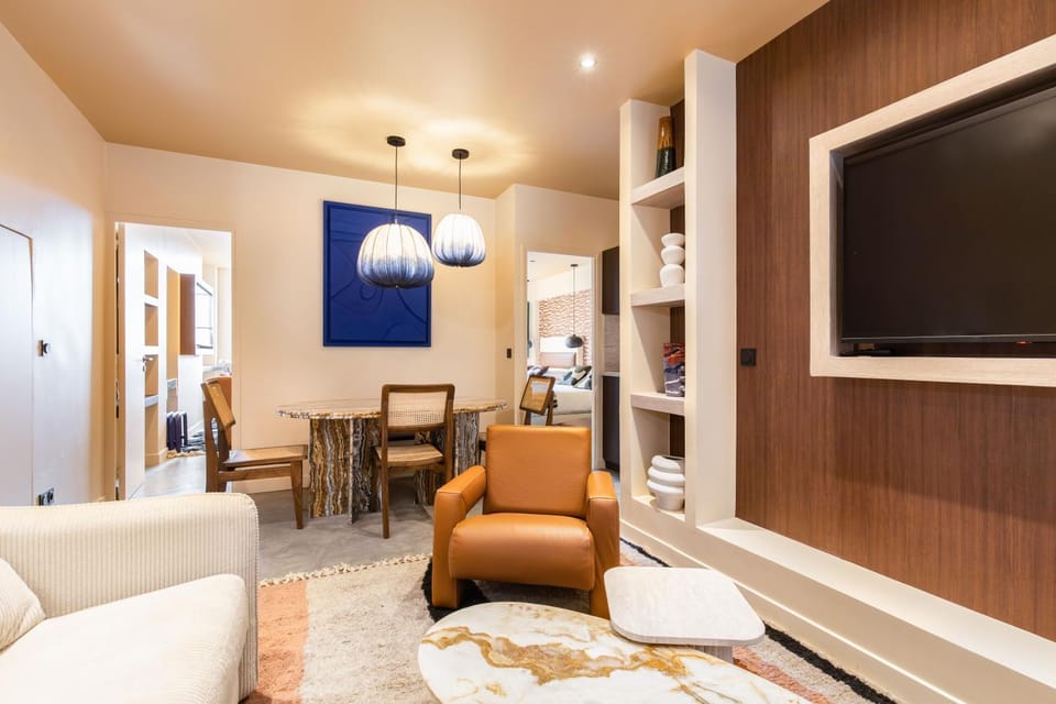 Communal lounge/ TV room, TV and multimedia, Living room, Seating area, Evening entertainment