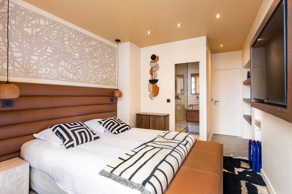 Bed, TV and multimedia, Photo of the whole room, Bedroom, wardrobe