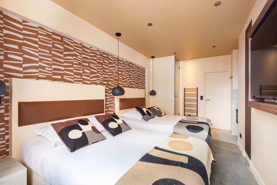 Bed, TV and multimedia, Kitchen or kitchenette, Living room, Photo of the whole room, Seating area, Bedroom, wardrobe