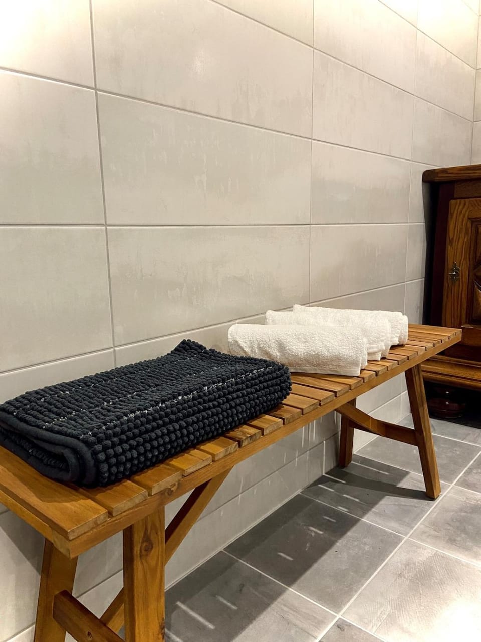 Bathroom, towels