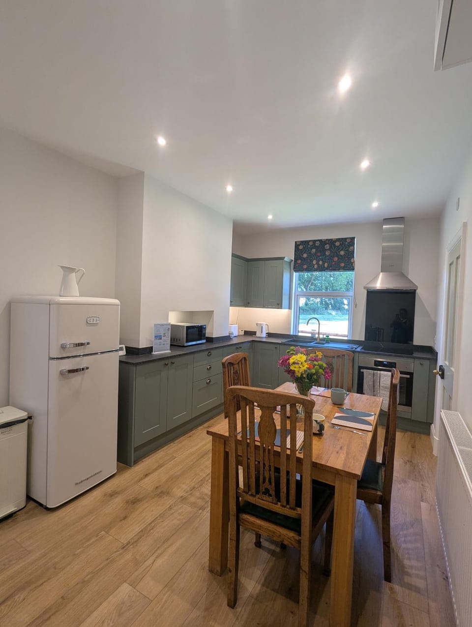 Kitchen or kitchenette, Dining area, dishwasher, oven