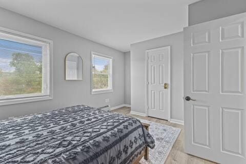 Convenient Apt Close to Downtown Apartment in Burlington