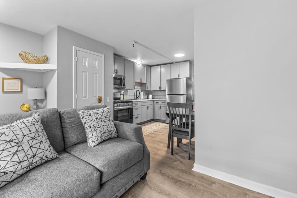 Convenient Apt Close to Downtown Apartment in Burlington