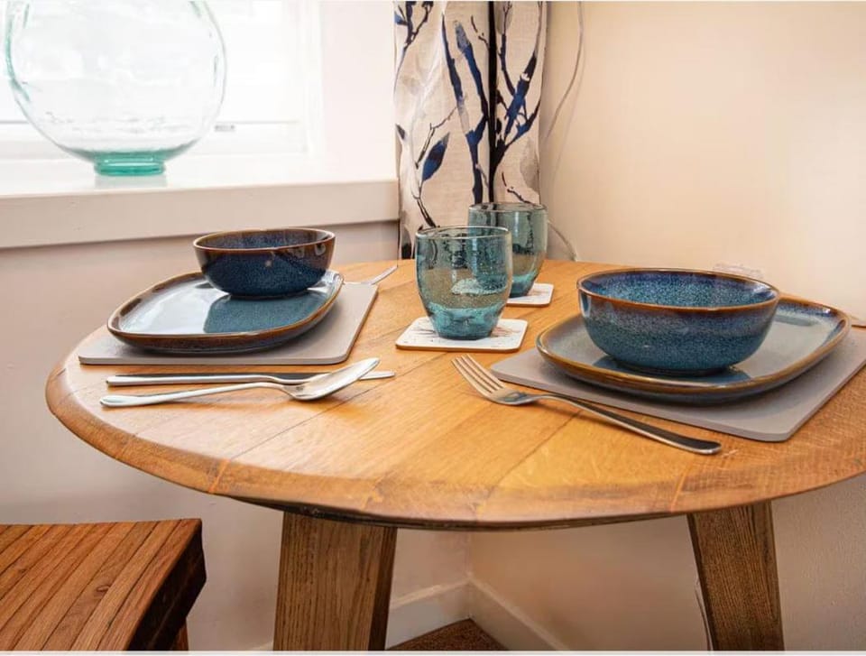 Mercury Holiday Homes - 1 Bedroom Alexander Courtyard-Free Parking Apartment in Inverness