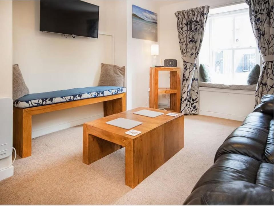 Mercury Holiday Homes - 1 Bedroom Alexander Courtyard-Free Parking Apartment in Inverness