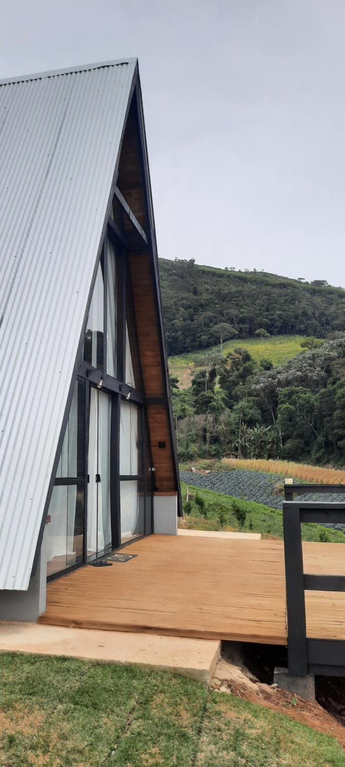 Property building, Spring, Day, Natural landscape, Garden, Mountain view