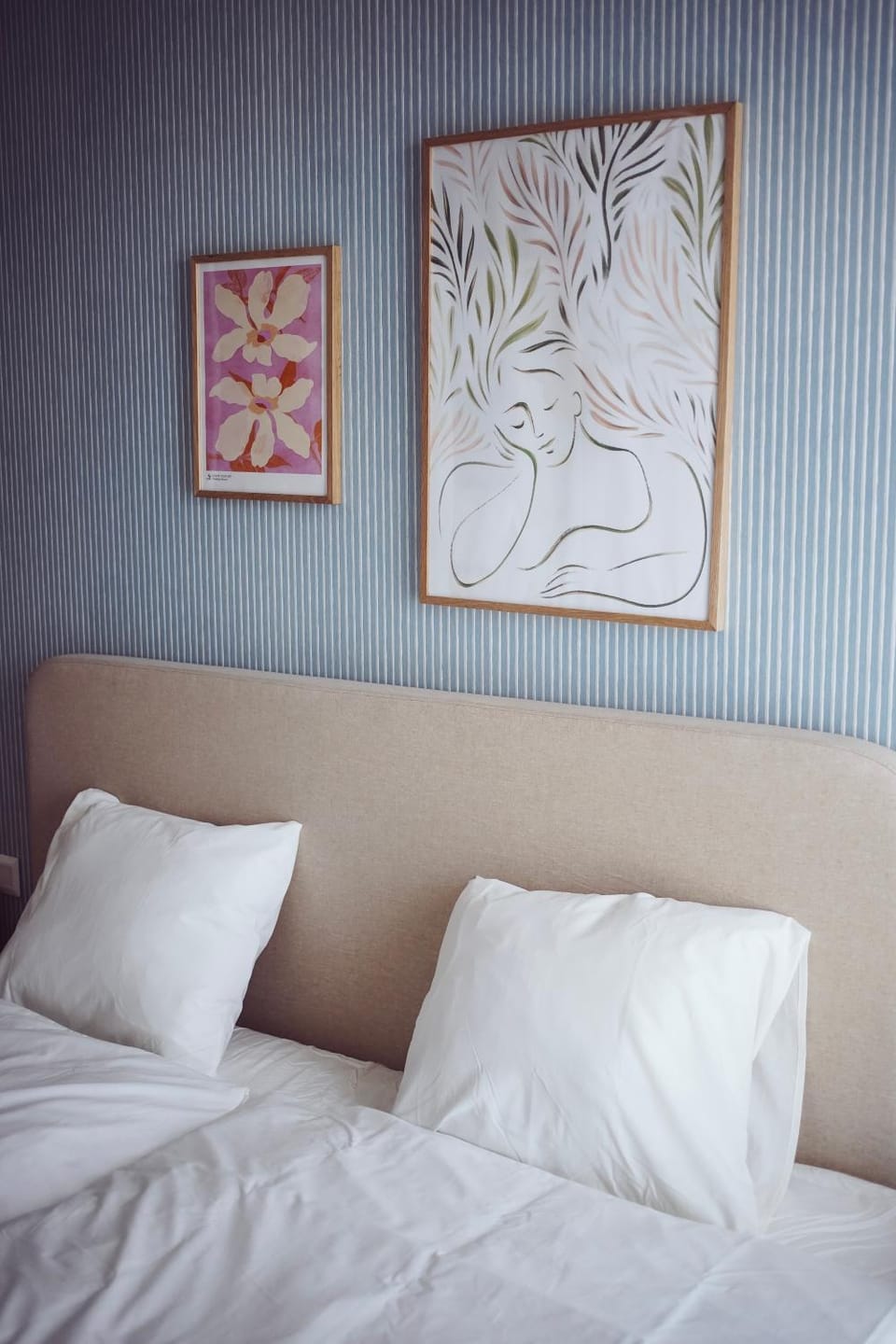 Bed, Decorative detail, Bedroom