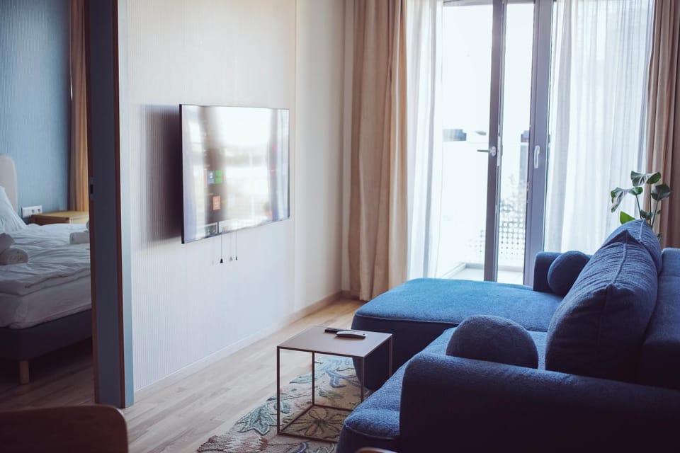 Bed, TV and multimedia, Living room, Seating area, Bedroom