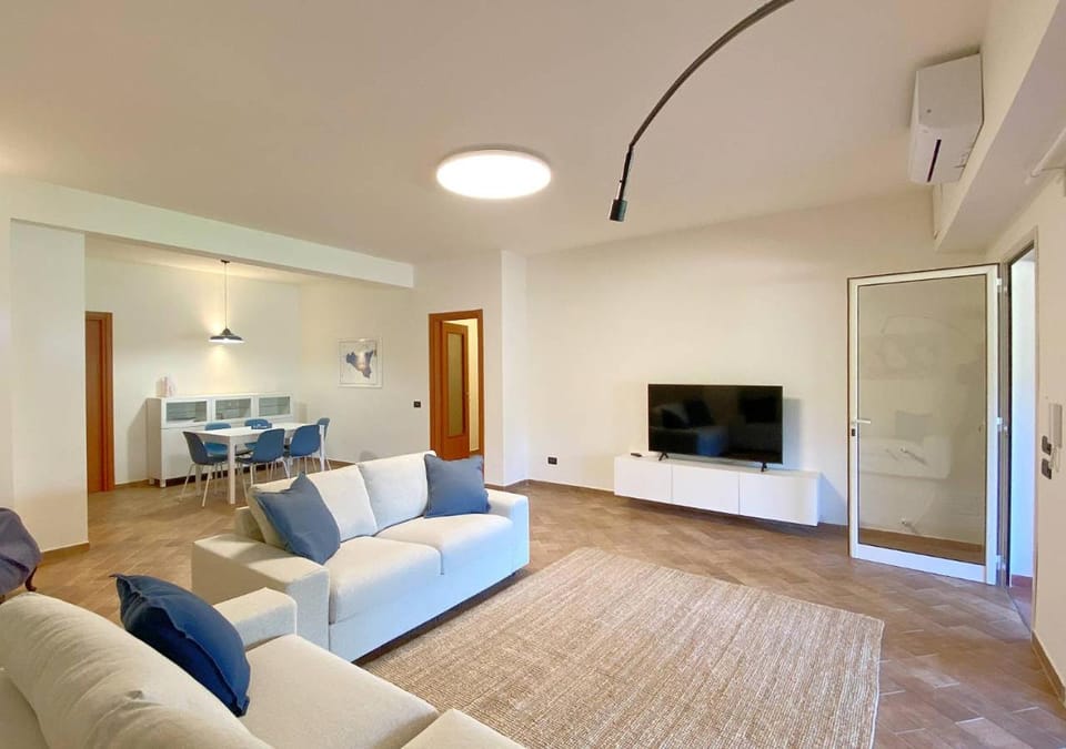 Communal lounge/ TV room, TV and multimedia, Living room, Seating area