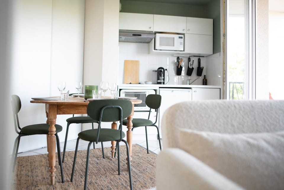 Seating area, Dining area