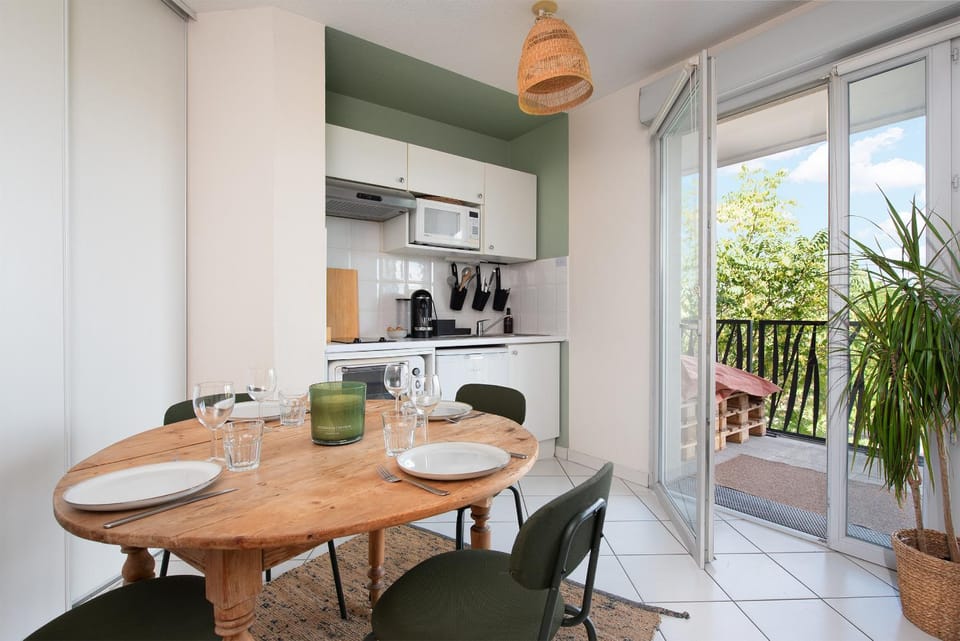 Patio, View (from property/room), Kitchen or kitchenette, Dining area