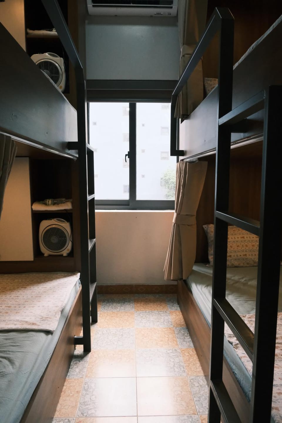 bunk bed, air conditioner