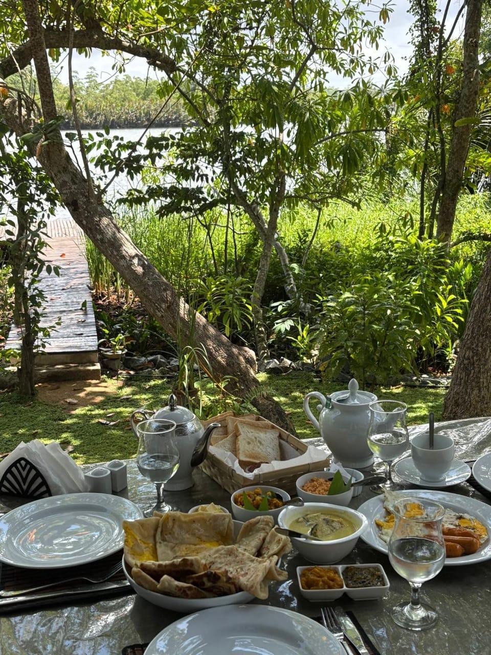 Restaurant/places to eat, Restaurant/places to eat, Day, Garden, Food and drinks, Garden view, Lake view, Lake view, Breakfast, Breakfast