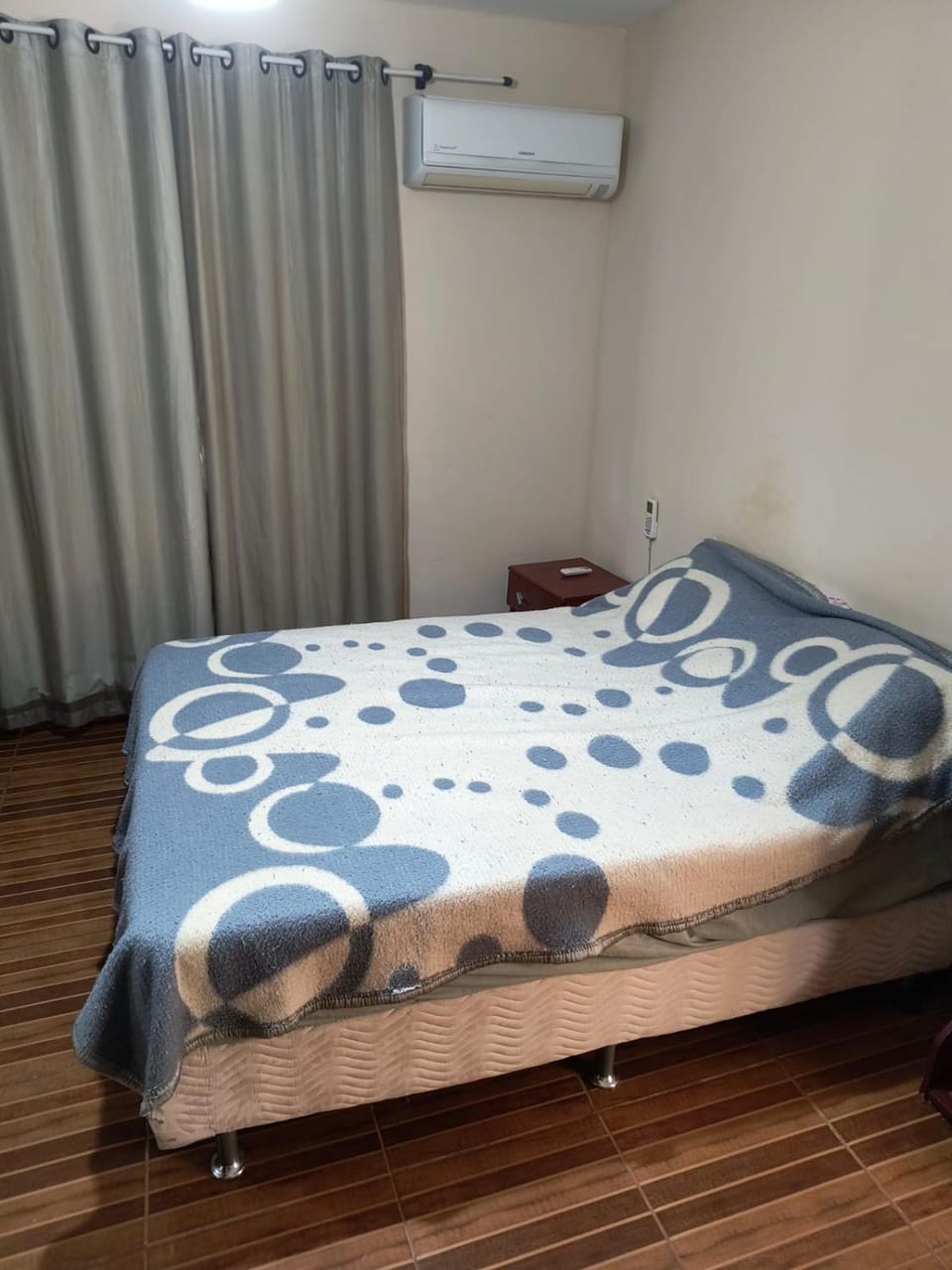 Bed, air conditioner