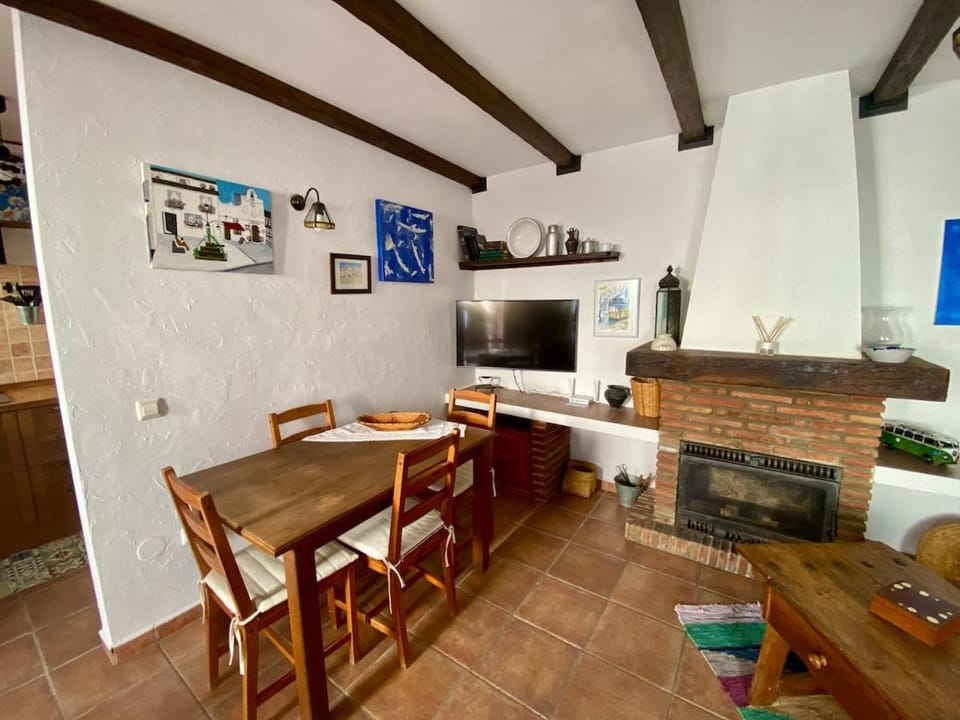 Communal lounge/ TV room, TV and multimedia, Living room, Dining area