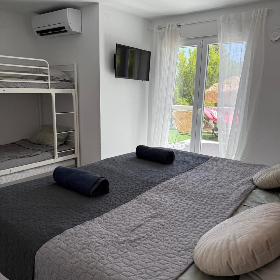 Bed, Photo of the whole room, Bedroom, towels, air conditioner